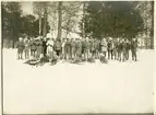 Grupporträtt av officerare på skidor 1910-tal.