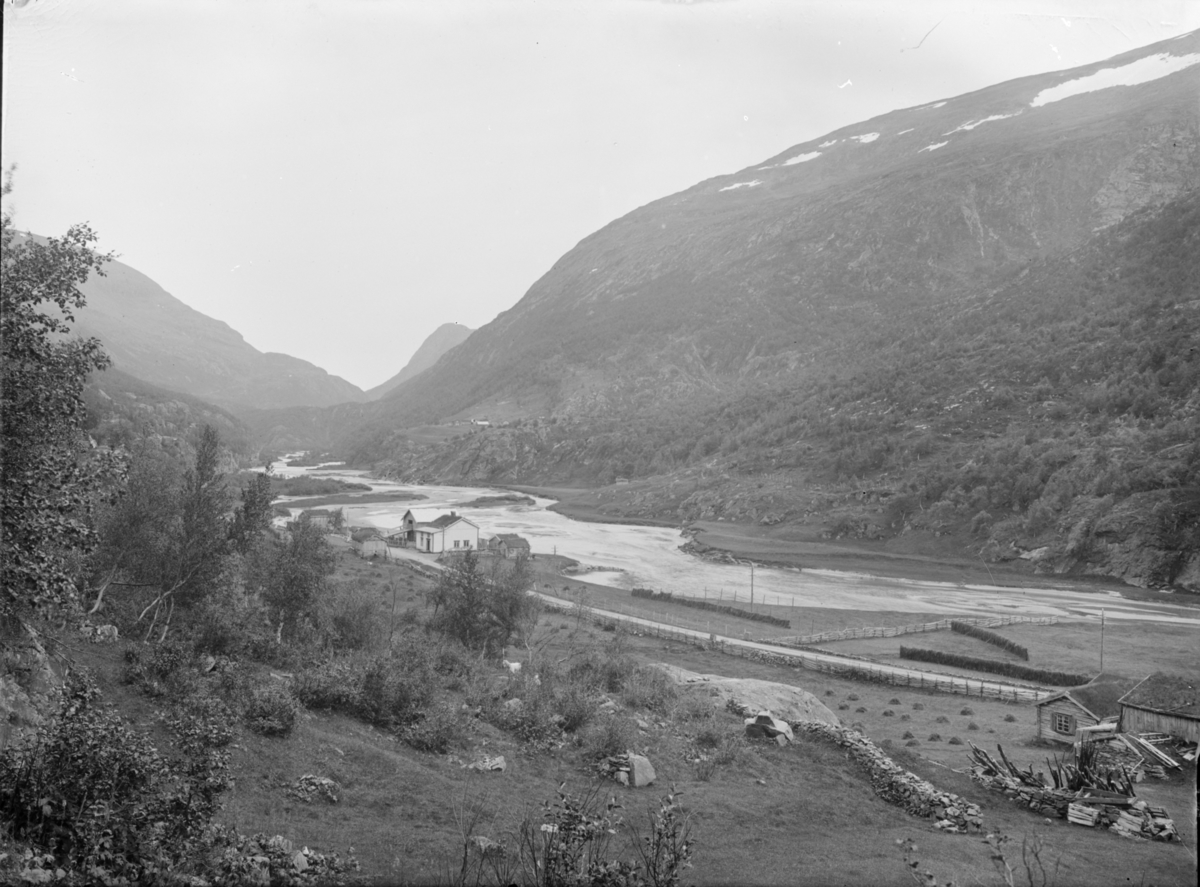 Nestadvollen gård i Drivdalen. Tatt av flom.