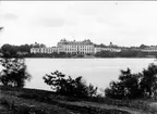 Drottningholms slott från sjösidan.