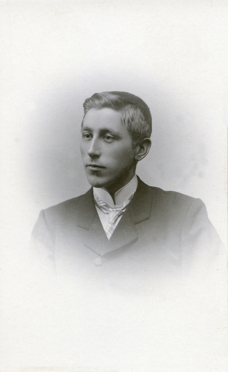 Portrett av Peter A. Galaasen fra Pauls (5/12 1887 - 1952)