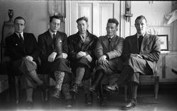 Portrett av fem menn som iflg. informant skal være håndverke