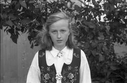 Fire portretter av  Heidi Raddum, trolig som konfirmant høst