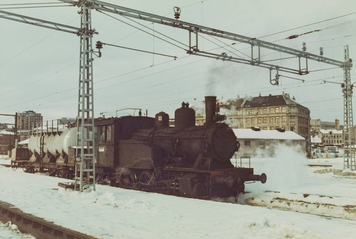 Damplokomotiv type 23b 441 i skiftetjeneste på Oslo Østbanestasjon, 13 bilder