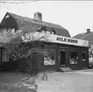 Ateljé Byqvist på Kungsgatan Karlsborg, 1964. Revs i början på 1990-talet. Sista ägaren var Sten Berndtsson. Neg finns.