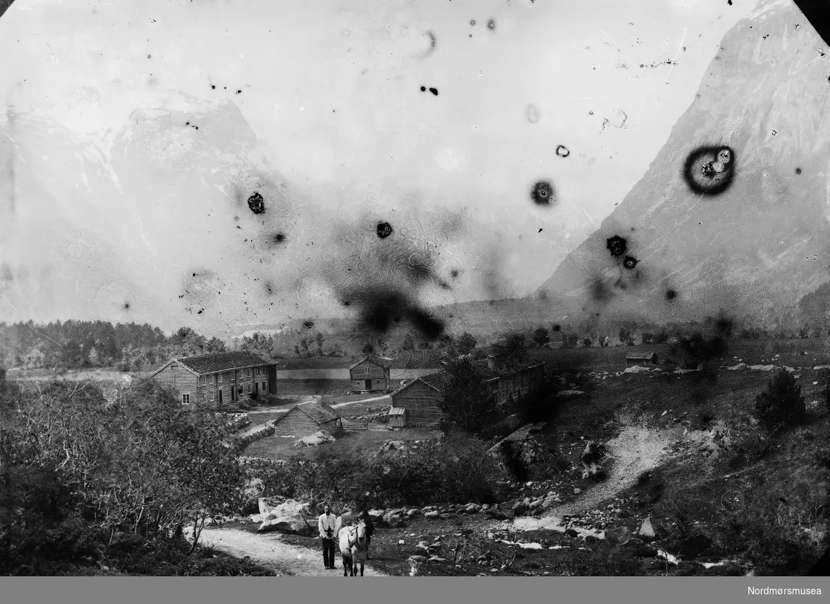 Oversiktsfoto fra Hoås på Grøa i Sunndal kommune. Fra Sunndal museumslags fotosamlinger.