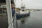 Isbrytaren Sankt Erik bogseras till dockan på Beckholmens varv av bogserbåten M/S Montfred för bottenöversyn och målning.