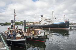 Stockholm Steam på Galärvarvet. I förgrunden bogserbåtarna R