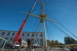 Gladans mast vid Sjöhistoriska plockas ner, renoveras och sä