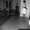 Karlsborg, mannekänguppvisning i Realskolans aula 1960. Endast neg finns.