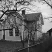 Exteriörbild av villa i Åsen 1960, ägdes av Gideon Kinnander. Endast neg finns.