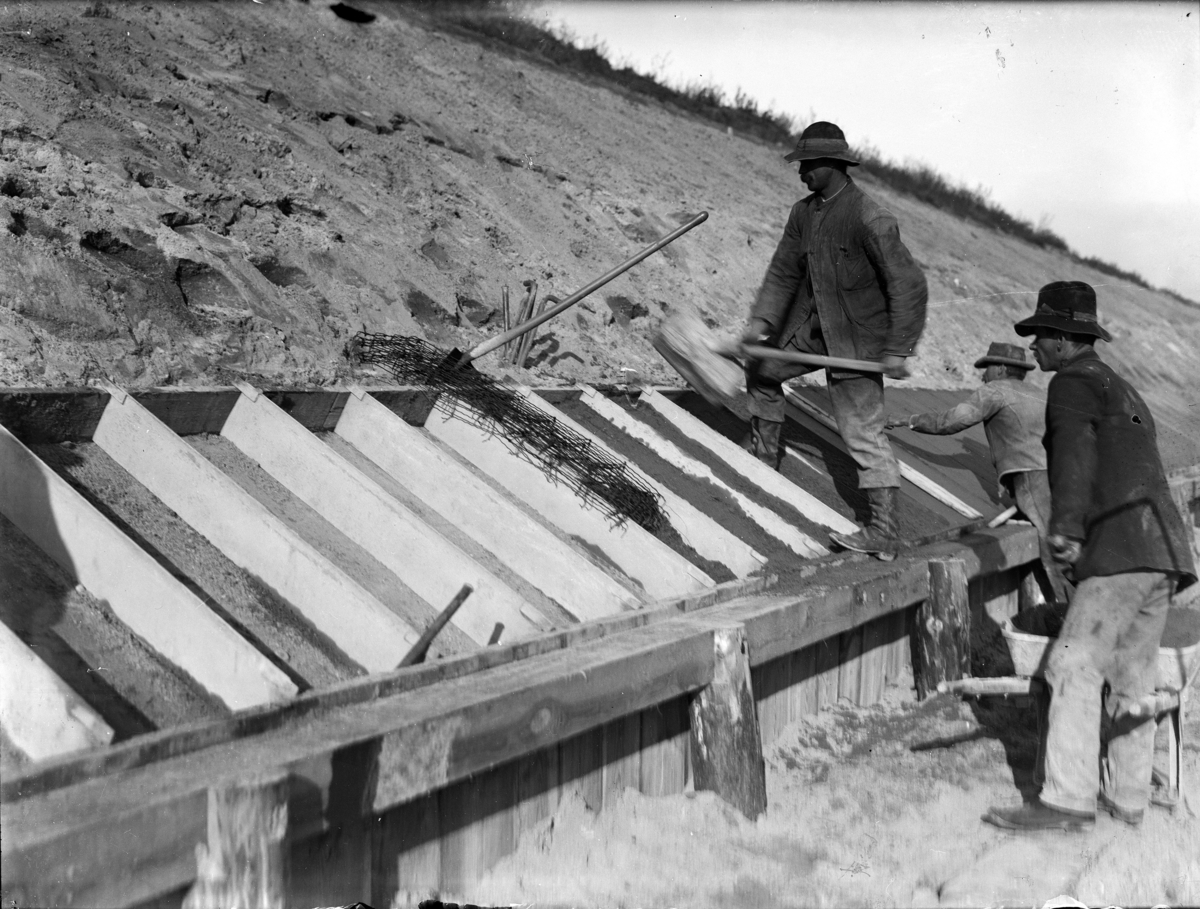 Byggingen av Teltow Kanal, Berlin, Tyskland. Anleggsperiode i fra 1900 til 1906. Stousland deltok i byggingen av kanalen i praksisperioden under studietiden ved Kønigliche Hochschule, Hannover. Han gikk der i fra 1901, og avla diplomeksamen februar 1906.