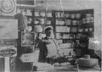 Handlanden Adolf Karlsson, butiksinteriör.