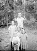 Anna och Carl Z Haeggströms barn. Sannolikt vid familjens sommarhus i Marielund, Funbo socken, Uppland. 1920-talets mitt.