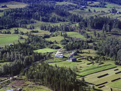 Sør-Fron, Hundorp, Øverli. Kulturlandskap, bygninger, småbru