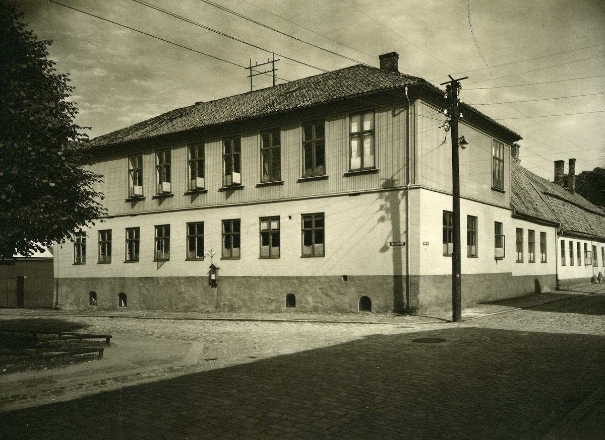 Fredrikstad. Østsiden. Gamlebyen. Gamlebyen skole. Hjørnet Kirkegaten ...