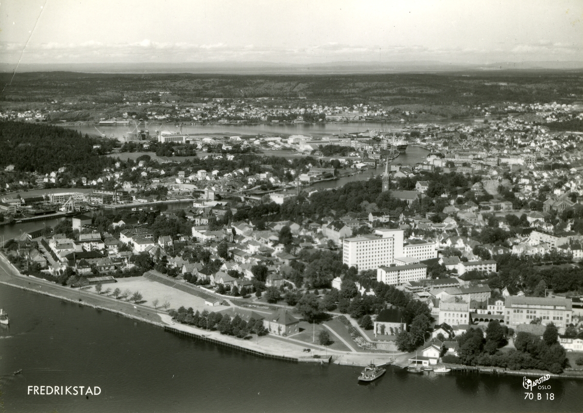 Fredrikstad. Vestre Fredrikstad. Vestsiden. Cicignon (i forgrunnen), Tollbodplassen. Sentralsykehuset, åpnet 1953, nedlagt 2015. Glomma