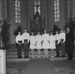 Konfirmandgrupp, Undenäs kyrka, 23/7, 1966. Konfirmandlärare: kyrkoherde Carlberg. Deltagarlista finns i arkivet. Neg finns.