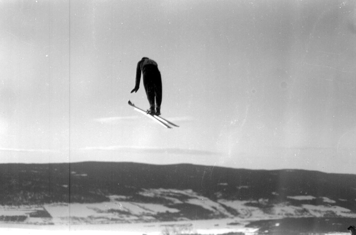Hovedlandsrennet på Lillehammer i 1927. Hoppere i svevet