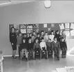 Klassfoto från Strandskolan, Karlsborg, 1965. Klass 3 B. Lärare: Annette (Sunninger) Carlsson. Endast neg finns.