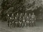 Grupporträtt av officerare vid Infanteriskjutskolan, Rosersberg 1899.
För namn, se bild nr. 3.