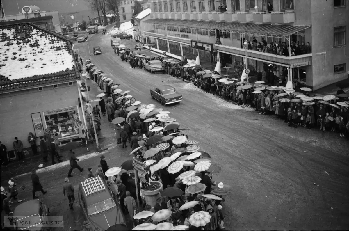 "januar 1962"."jula og NM" .Kong Olav ankommer Molde.