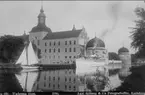 Wadstena slott. Ingår i ett litet album med fotografier över Göta Kanal. Foto: Axel Sjöberg, Karlsborg.