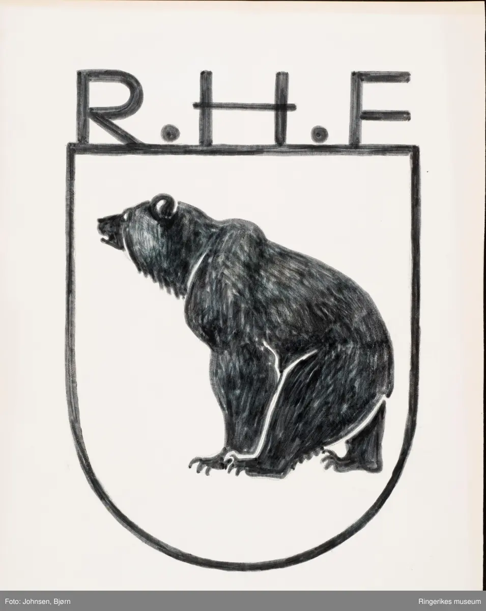 Ståle Kyllingstad. 
Skisseprosjekt angående nytt kommunevåpen for Norderhov kommune. Rådhuset ble ferdigstilt i 1962 og planen var da at våpenet skulle pryde huset