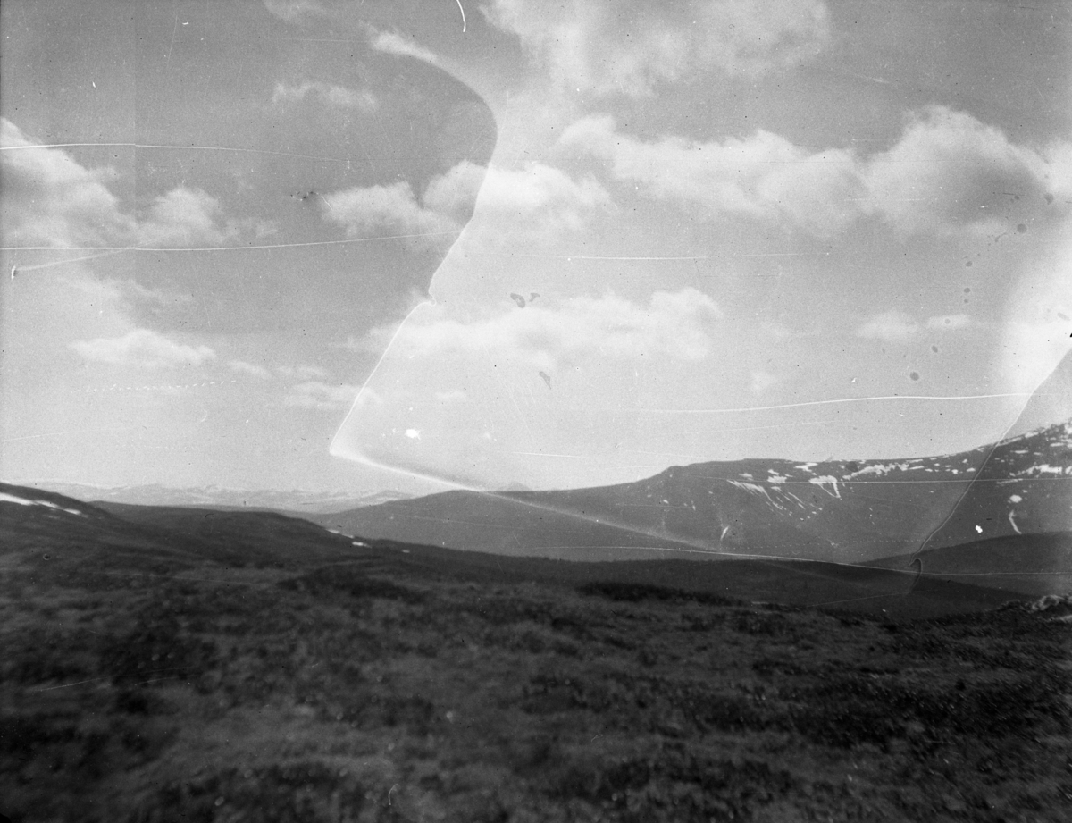 Rikard Berges fotoarkiv. Portretter, gruppebilder, landskap, fjellturer.
