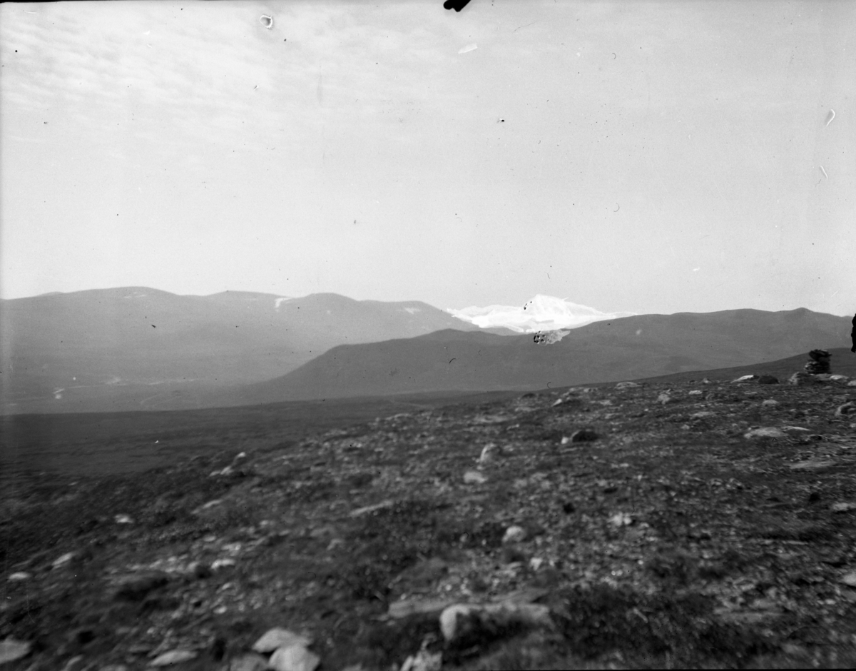 Rikard Berges fotoarkiv. Portretter, gruppebilder, landskap, fjellturer.