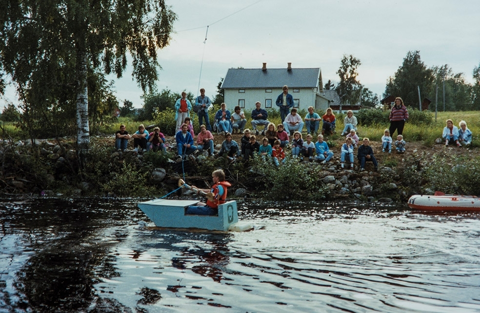 Nordbygdafestivalen. Furasaga, Sagadammen, Nordbygda, Løten. "Ta sjansen" Pål Grønstad med båten "Borris Lecker"