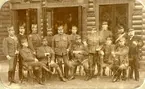 Grupporträtt av officerare och civilmilitär personal vid Svea ingenjörbataljon Ing 1, 1890.
För namn, se bild nr. 3.