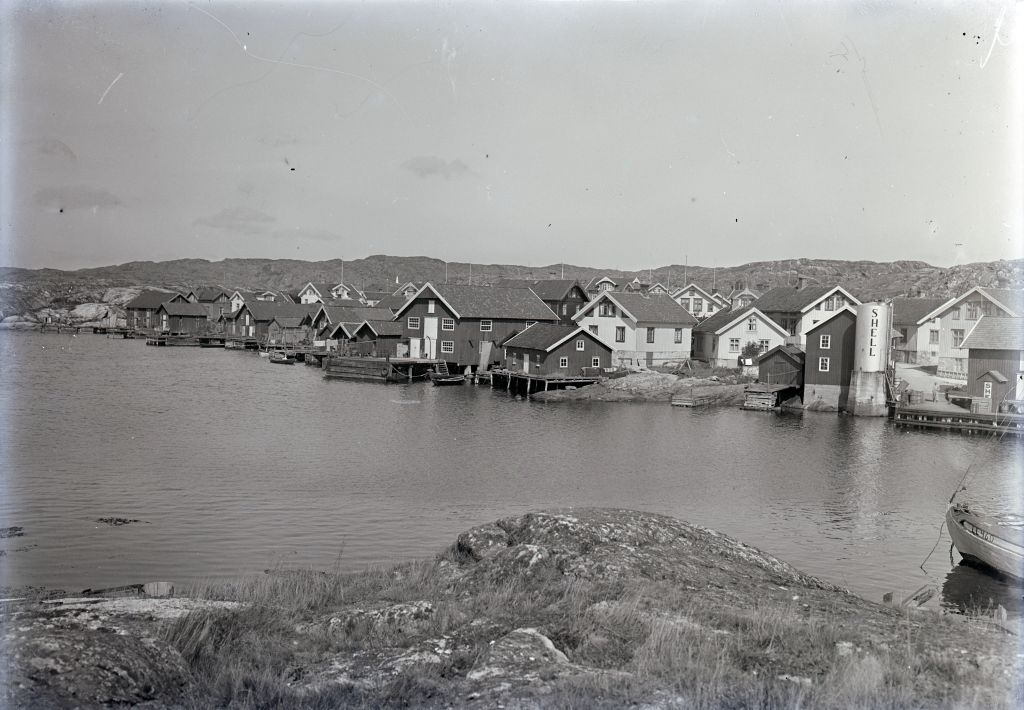 Motiv från Bohuslän ur bildsamlingen efter fotograf Carl Alfred Träff.