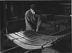 Automobil-bussfjädrar från Älvkarleö järnbruk.