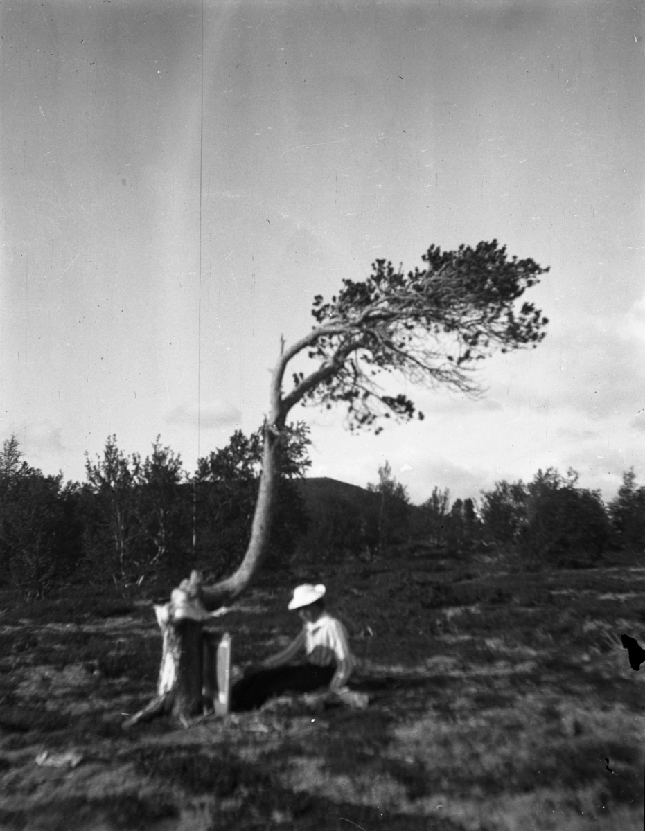 Rikard Berges fotoarkiv. Landskapsbilder og portretter.