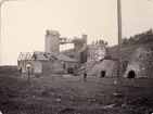 Öfvergiven (övergiven) träkolshytta i Michigan. Ur album Fotografier från amerikanska Träkolshyttor 1905/1906.