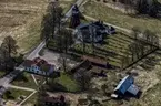 Flygfoto över Askeryds kyrka i Aneby kommun.