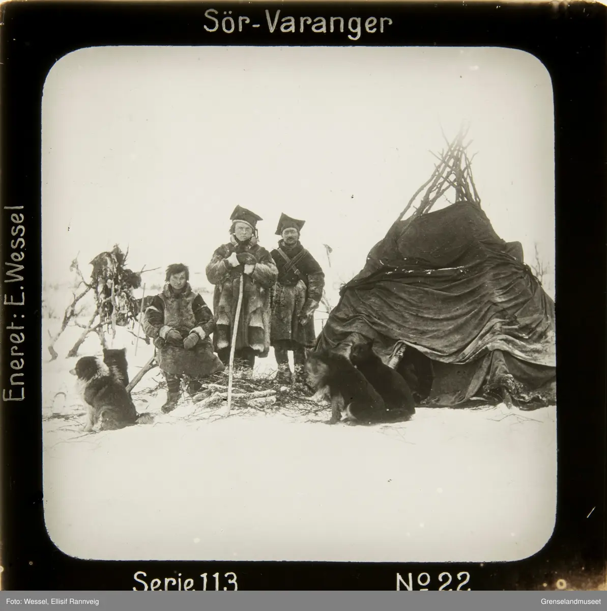 Reindriftssamer ved lavvoen sin ovenfor Langfjorden, Sandnes, vinteren 1897.