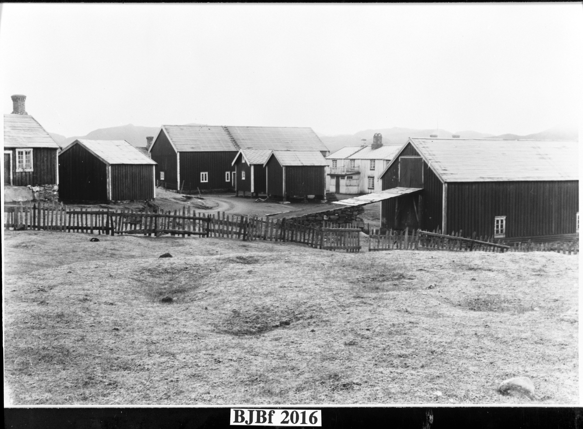 Bebyggelsen "Krestaffergården" med gammelkirkegård, Jøssund, Bjugn
