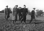 F6 Karlsborg 1957. Besök av bl.a. försvarsminister Sven Andersson och chefen Flygvapnet, general Ljungdahl. Neg finns.