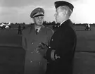 F6 Karlsborg 1957. Besök av bl.a. försvarsminister Sven Andersson och chefen Flygvapnet, general Ljungdahl. Neg finns.