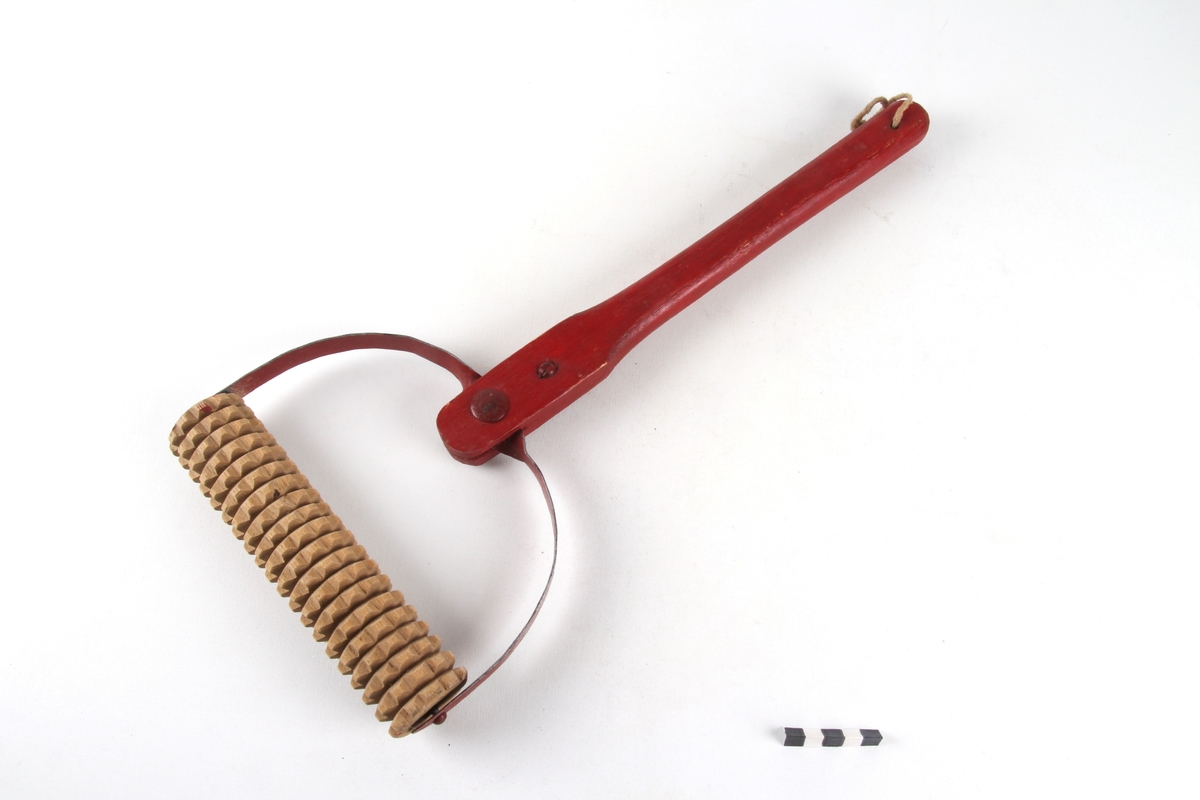 Brukt til å slette ned kantane på bakverk oppå steikehella