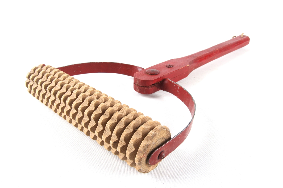 Brukt til å slette ned kantane på bakverk oppå steikehella