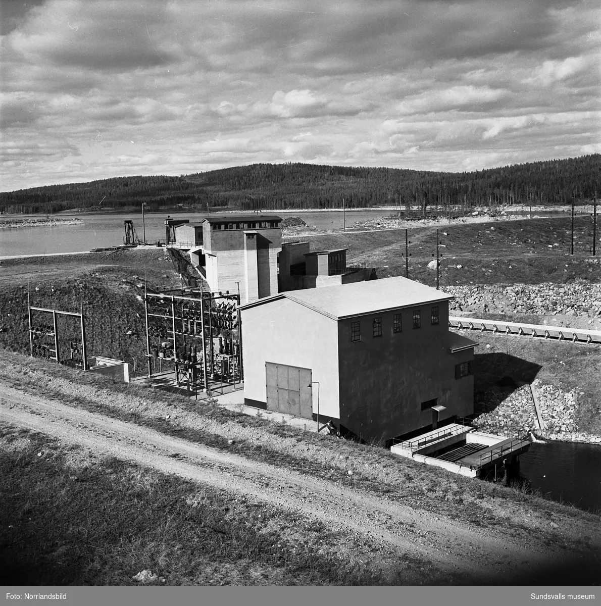 Torpshammars kraftstation, exteriör- och interiörbilder och vyer.