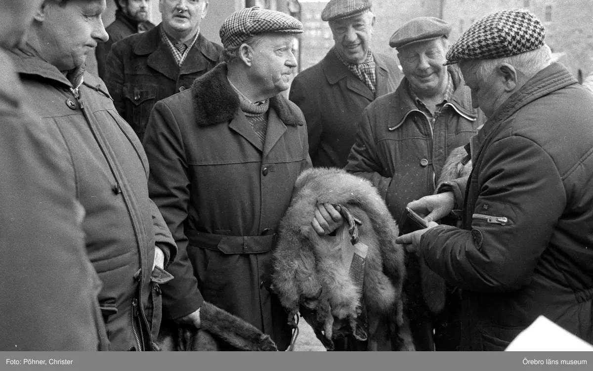 Skinnsäljare på Hindersmässan.
26 januari 1983.