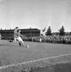 Motiv från BK Derbys hemmamatch mot Västerviks AIS i division IV Södra mellansvenska. Matchen spelades den 20 augusti 1950.