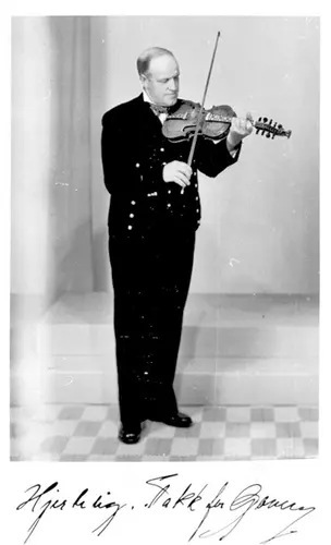 Portrett, mann, felespelar, Øvrevollseie, musikk,              