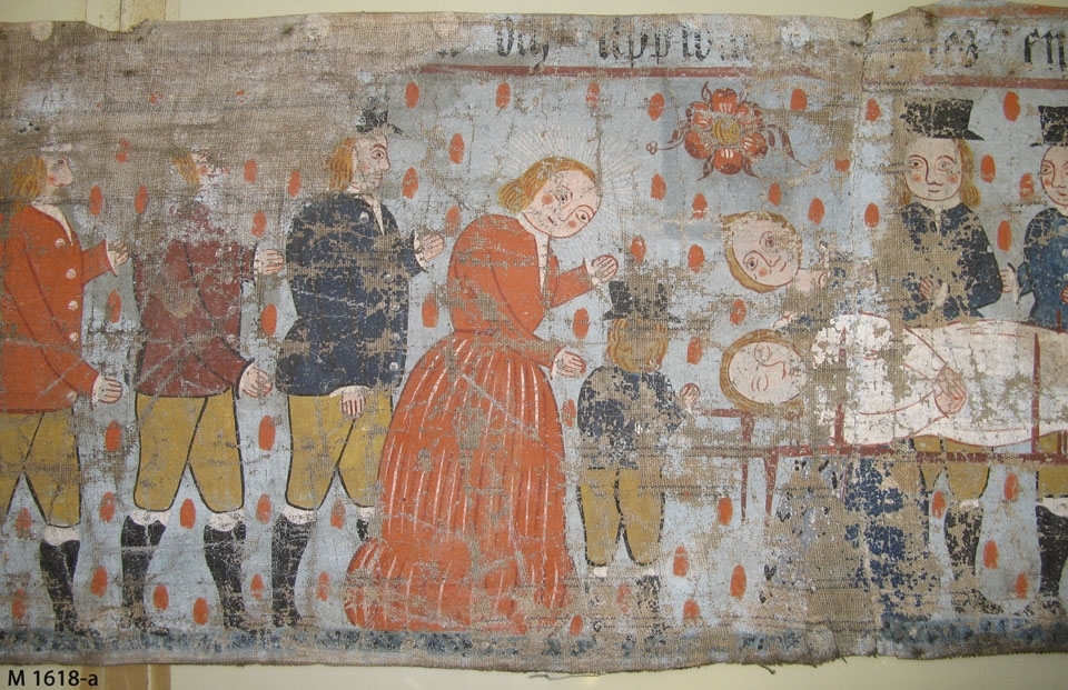 Bonadsmålning av Sven Nilsson, 1833 (Eva Kjerström-Sjölin, 1971:82) med religiösa motiv. Målad med tempera - pigment, ägg och ev. mjöl (Nyström 2012:150-151) - på tuskaftvävt linnetyg med blå varpränder. Har troligen suttit ihop med M 10615-a med de gemensamma motiven enligt registerkortet - Jesu inridande i Jerusalem, Christi frestelse av djävulen, änkans son i Nain, Jesu bergspredikan, "Soli Deo gloria" samt försedd med inskrift.

Inskrivet i huvudkatalogen 1892-1900.