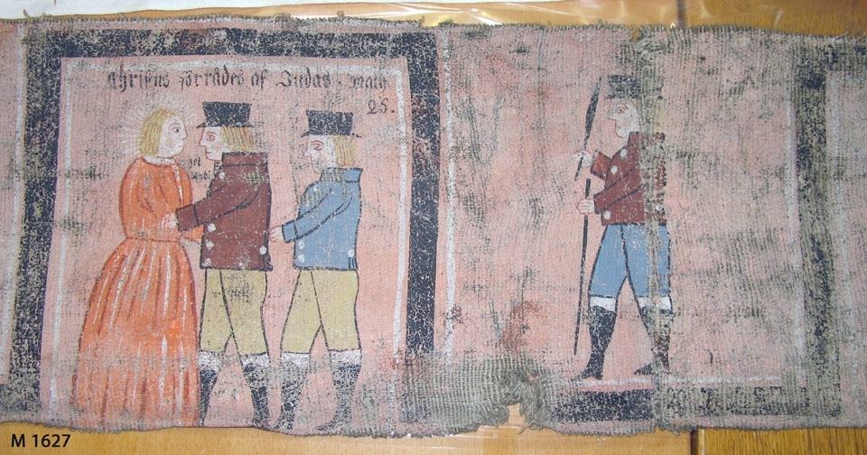 Bonadsmålning av Sven Nilsson (1800-1861) från Härnäs i Blekinge, med religiösa motiv. Målad med tempera - pigment, ägg och ev. mjöl (Nyström 2012:150-151) - på lite grövre tuskaftvävt linnetyg.

Föreställande Väktaren, Christi uppståndelse, Christi korsfästelse, 
Christus bär sitt kors, Christus hudflänges, Petrus nekar, svär och gråter, 
Christus förrådes av Judas.
Inskrivet i huvudkatalogen 1892-1900.

se Eva Kjerström-Sjölin, "Trane-Sven. Bonadsmålaren Sven Nilsson i Härnäs", Blekingeboken 1971.