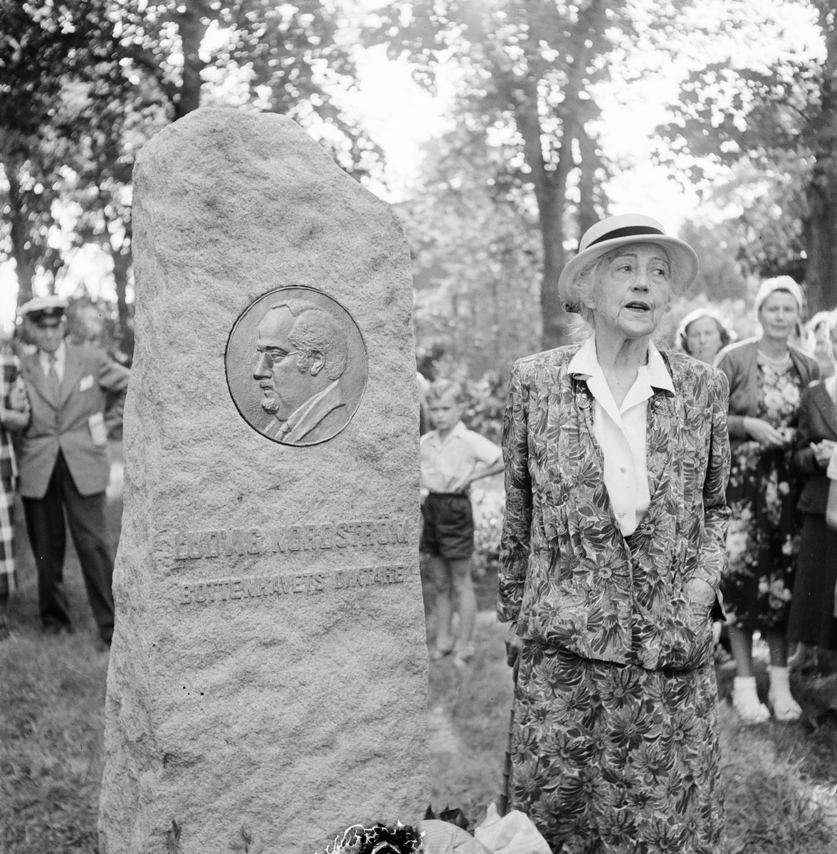 Invigning av minnesmärket över Ludvig Nordström, Öregrund 1953
