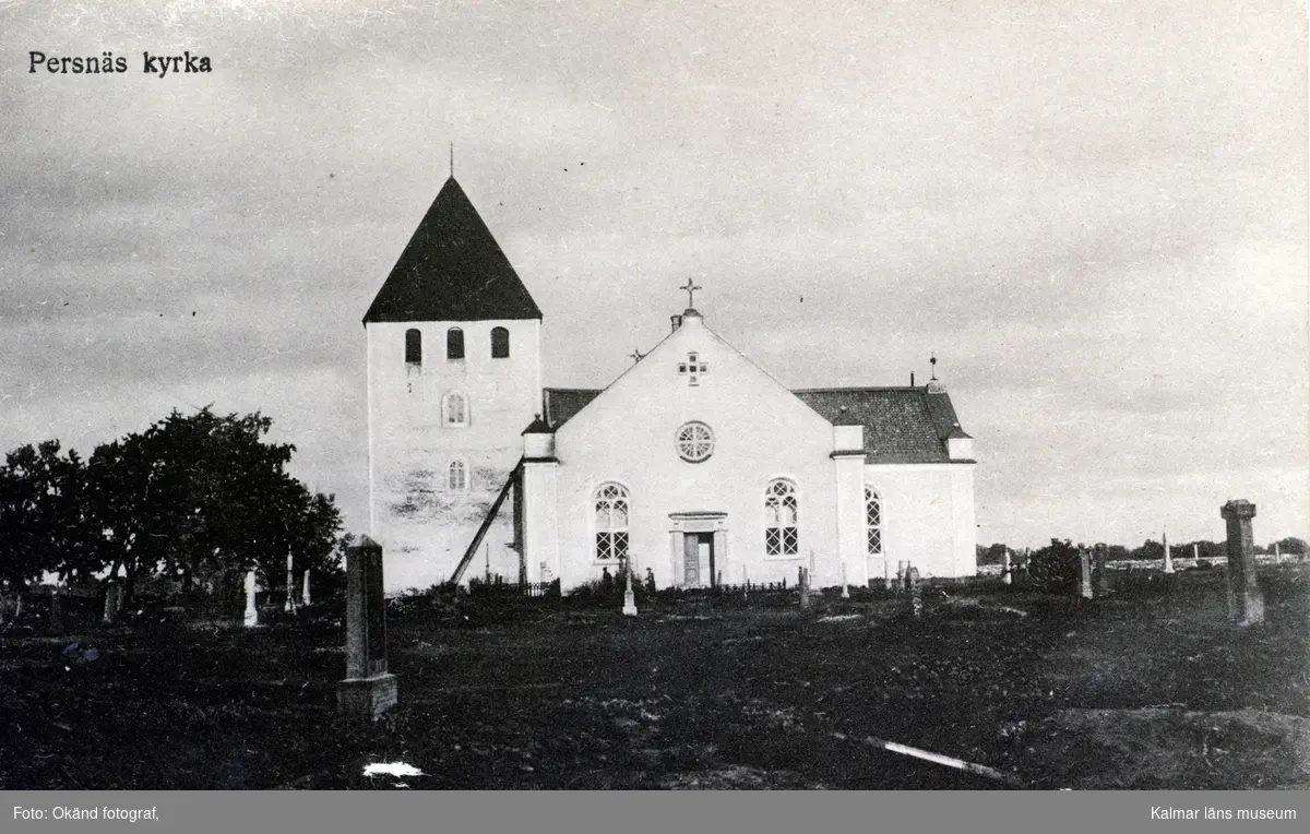 Äldre vykort med Persnäs kyrka.